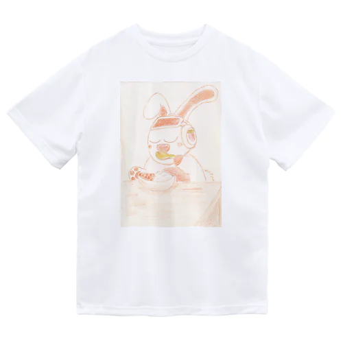 カレーを食すバレンシアちゃん🥕 ドライTシャツ