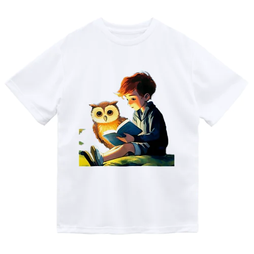 フクロウと学ぶ少年 ドライTシャツ