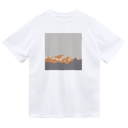 雄大な山々(夕方) ドライTシャツ