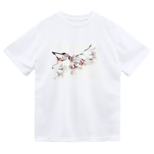 春の訪れを告げる美しい桜の花びら ドライTシャツ