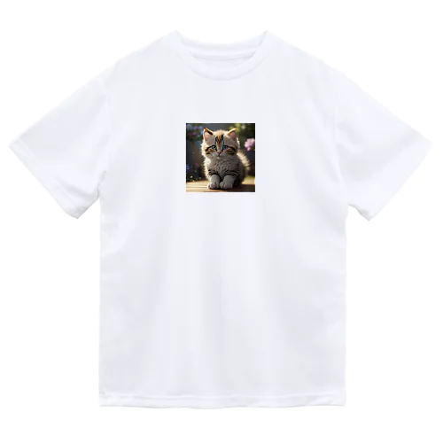 愛くるしい猫目線 Dry T-Shirt