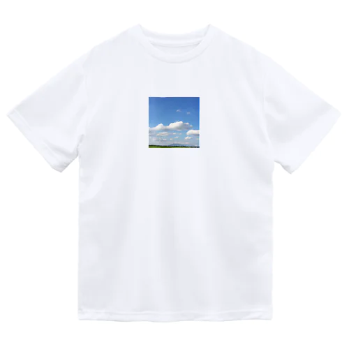 青空のふんわり雲 ドライTシャツ