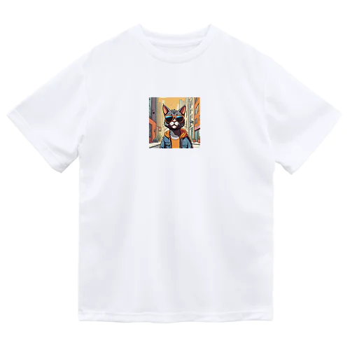 サングラス猫in都会 ドライTシャツ