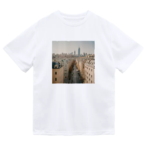 綺麗なビル街のアイテムグッズ Dry T-Shirt
