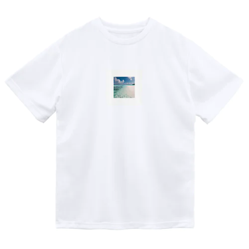 Beautiful beach ドライTシャツ