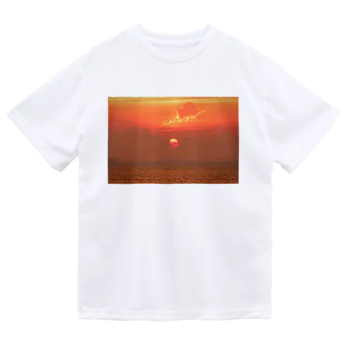 夕日と夕焼け空 ドライTシャツ