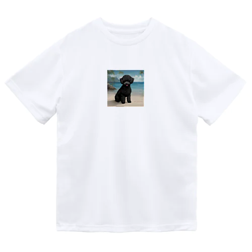 黒いトイプードルと海 Dry T-Shirt