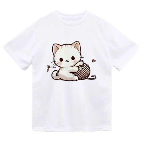 ふわふわ白猫の癒しグッズ ドライTシャツ