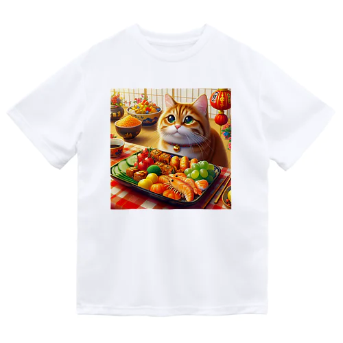 おせち料理を楽しみにしている猫 ドライTシャツ