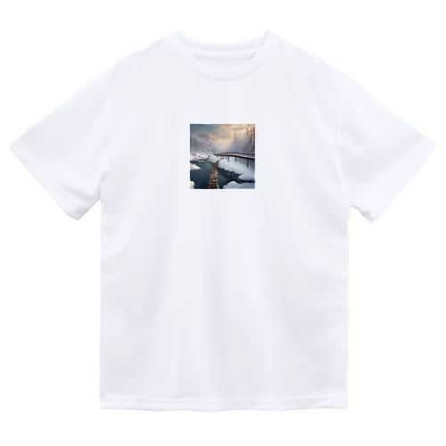 雪が積もった線路と静かな池の風景 Dry T-Shirt