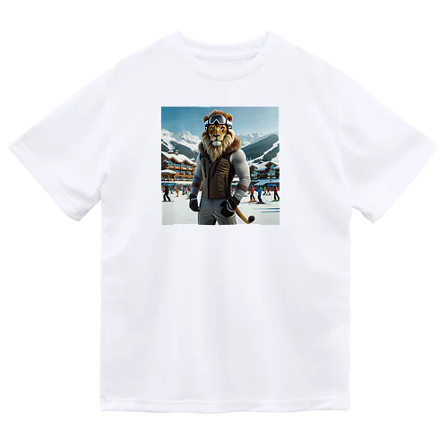 スキー場にいるライオン Dry T-Shirt