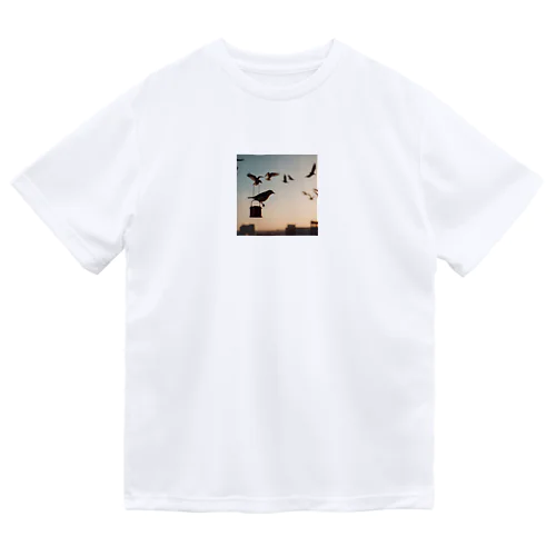 夕方の鳥 Dry T-Shirt