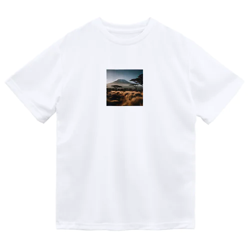 キリマンジャロ山 Dry T-Shirt