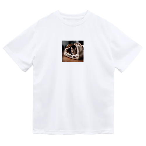 袋に入っている猫 Dry T-Shirt