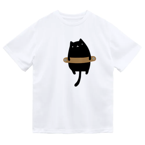 磔の刑に処される猫 ドライTシャツ