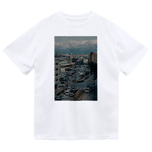 立山連峰と市内電車 Dry T-Shirt