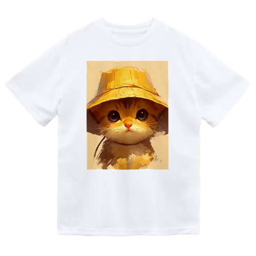 帽子をかぶった可愛い子猫 Marsa ドライTシャツ