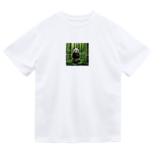 竹藪にたたずむパンダ Dry T-Shirt