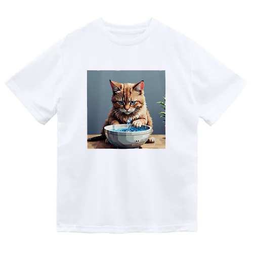 水を飲んでいる猫 Dry T-Shirt