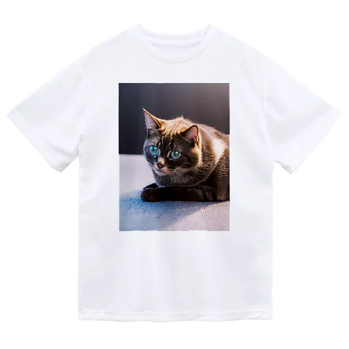 青い瞳の猫ちゃん Dry T-Shirt