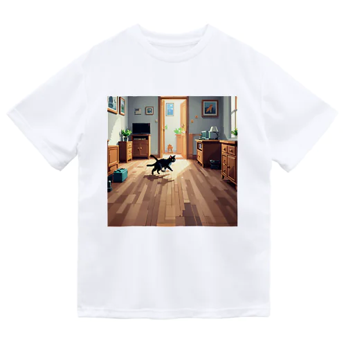 部屋を走る猫 ドライTシャツ