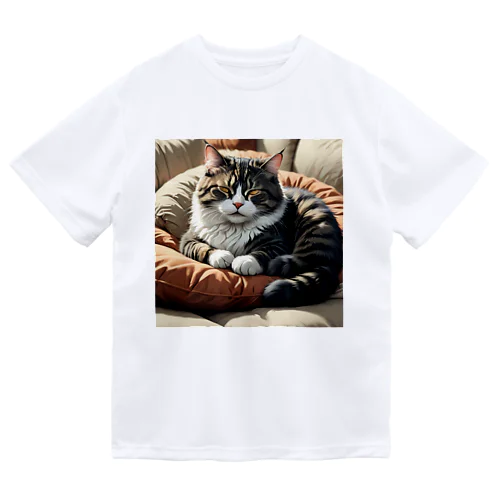 ソファのクッションの上で眠る猫 Dry T-Shirt