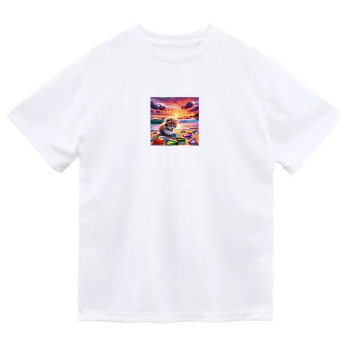 夕日の中シーガラスで遊ぶ子猫 Dry T-Shirt