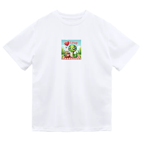 贅沢なピクニックを楽しむ愛らしいヘビ Dry T-Shirt