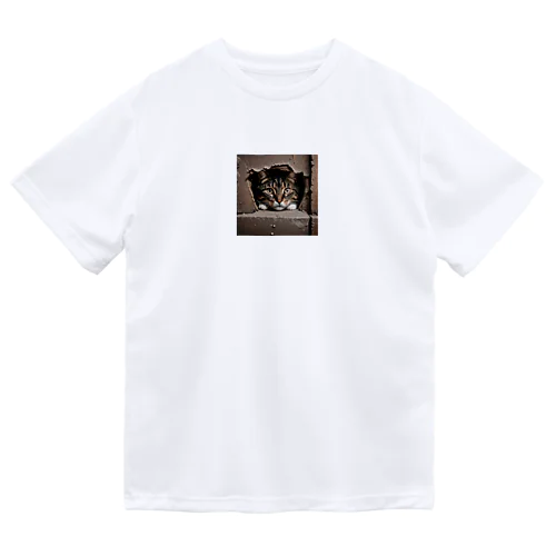 隙間からこんにちは猫 Dry T-Shirt