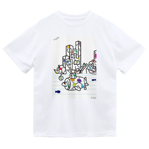 ボロい潜水艦や港 Dry T-Shirt