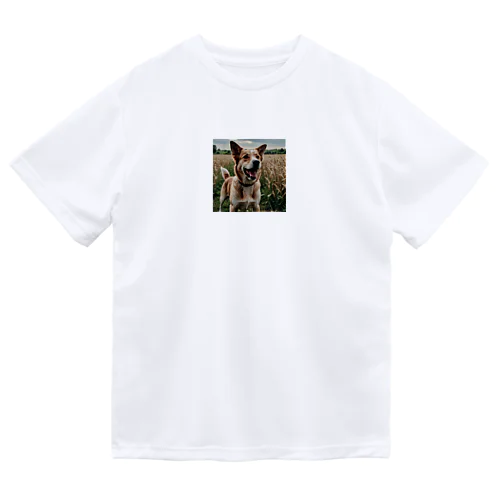 畑で微笑む犬 dog smailing in the ground Dry T-Shirt