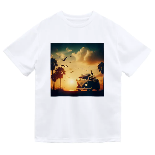 レトロなワーゲン 夕暮れビーチ 2 Dry T-Shirt