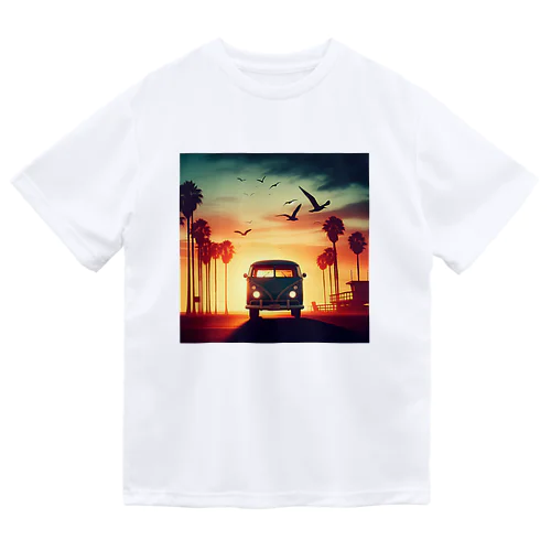 レトロなワーゲン 夕暮れビーチ 2 Dry T-Shirt