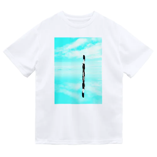 塩湖に立つ猫 Dry T-Shirt