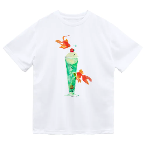 金魚とソーダが夢の泡 ドライTシャツ