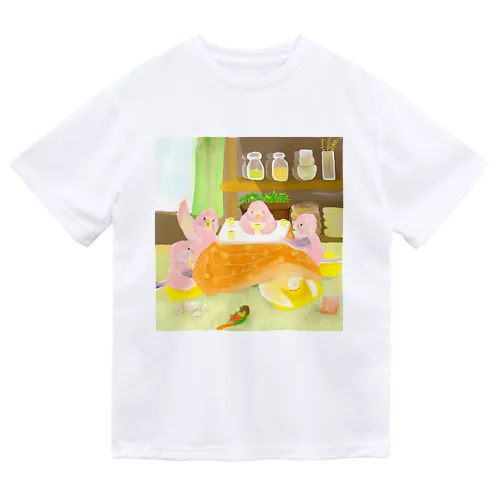 アキクサインコと炬燵 Dry T-Shirt