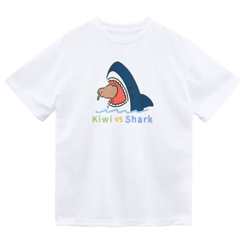 キーウィVSサメ色付き ドライTシャツ