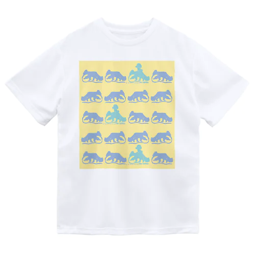 オオアリクイと蟻と犬 Dry T-Shirt