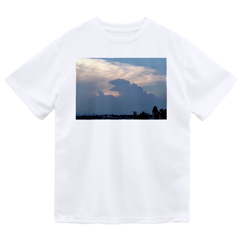 ゴジラ！？空にあらわる？ Dry T-Shirt