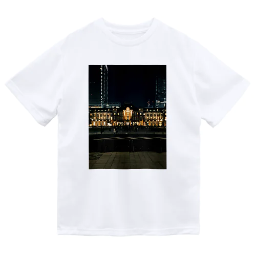 夜の東京駅 Dry T-Shirt