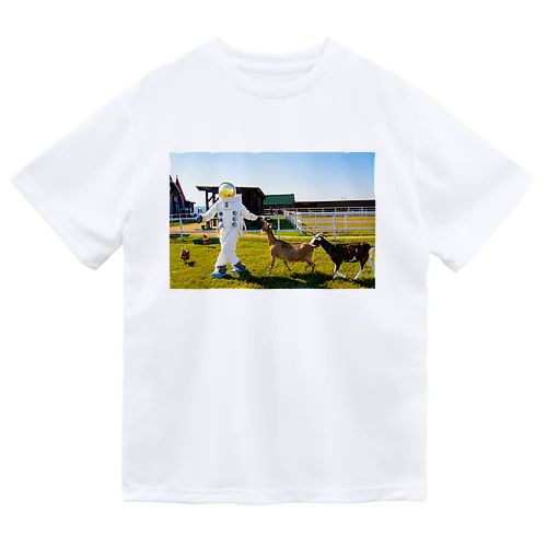 宇宙飛行士と羊 Dry T-Shirt