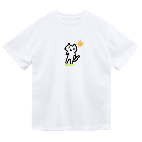 目を見開いた猫 Dry T-Shirt