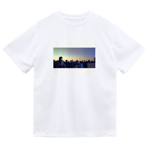 遅めの夕暮れ Dry T-Shirt