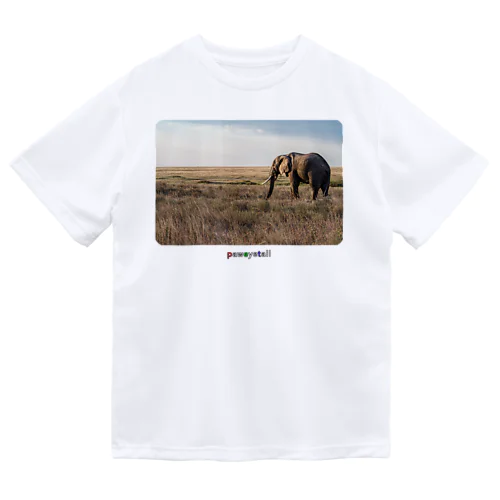 大草原の大きなゾウ Dry T-Shirt