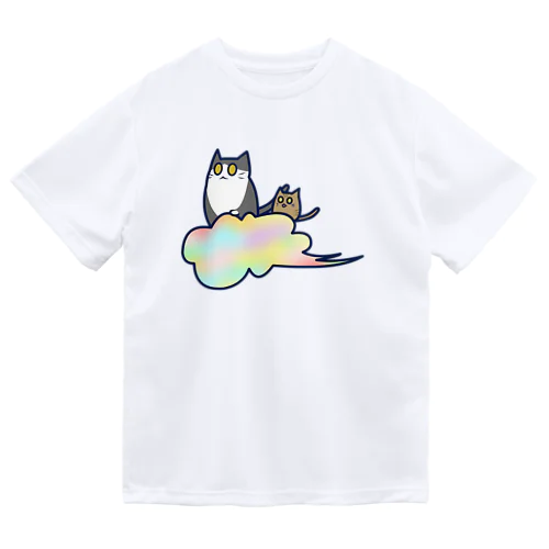 五色の雲と二匹の猫 ドライTシャツ