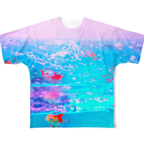 胸に金魚鉢を抱える All-Over Print T-Shirt