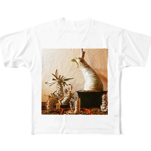グラパキ All-Over Print T-Shirt