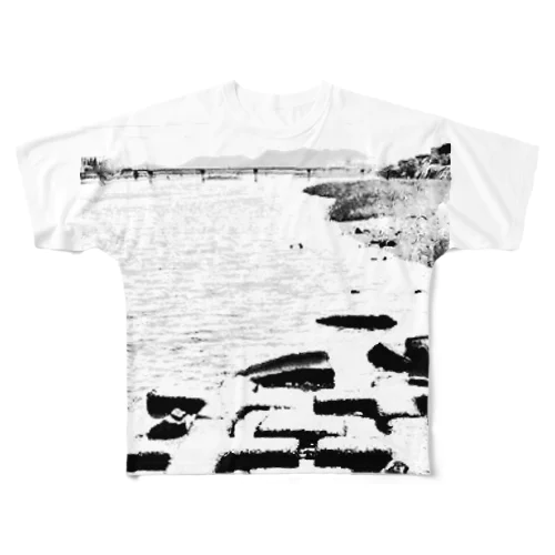 自然系藤井川河口のモノクロフォト All-Over Print T-Shirt