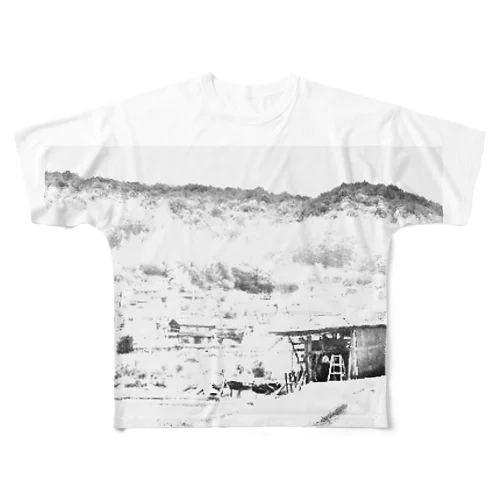 いなか系物置小屋のある風景のモノクロフォトTシャツ フルグラフィックTシャツ