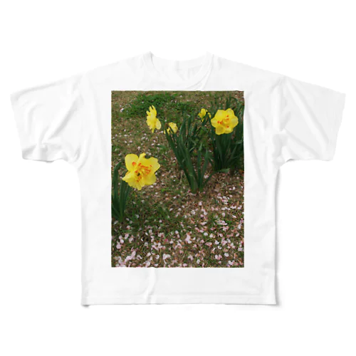 散るモノと今咲く者　DATA_P_147　水仙と桜の花びら フルグラフィックTシャツ